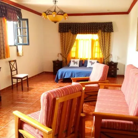 Casa Rosa Lee * La Santa