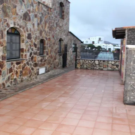 Casa Rosa Lee * La Santa